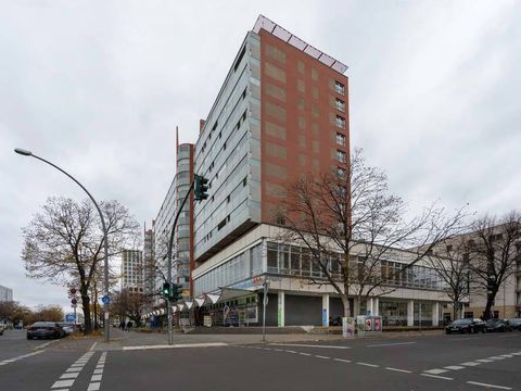 Gebäude Egon-Erwin-Kisch-Bibliothek mit Straße