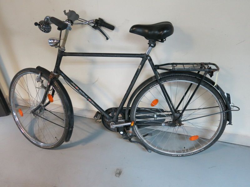 Schwarzes Herrenfahrrad