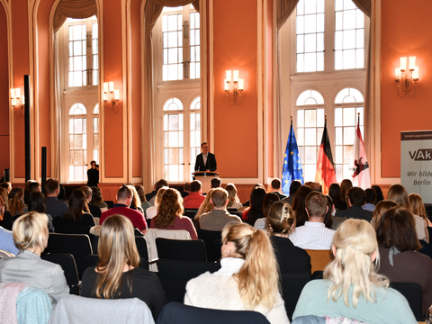 Zeugnisausgabe im Roten Rathaus