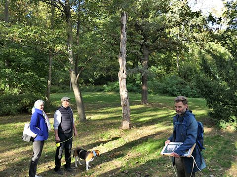 Rundgang zur Biodiversitaet im Fritz-Schloss-Park und Umgebung