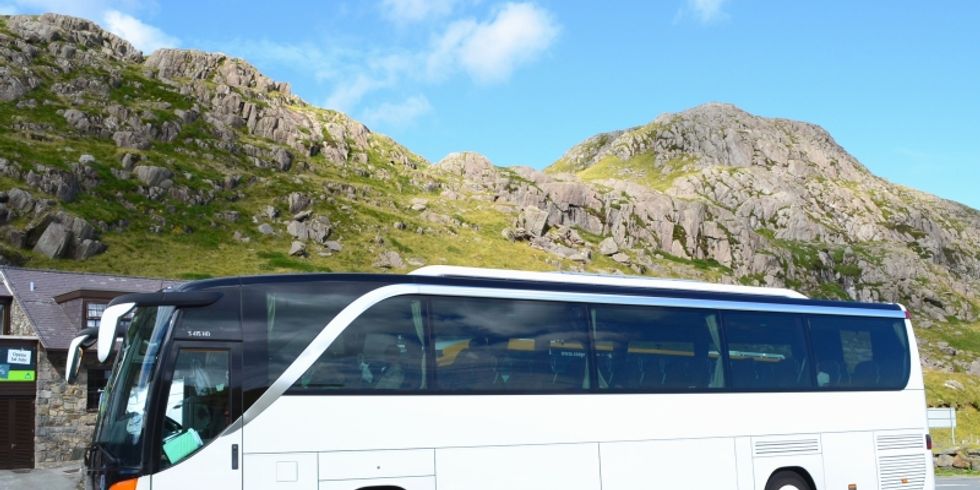 Ein Reisebus vor der Abfahrt