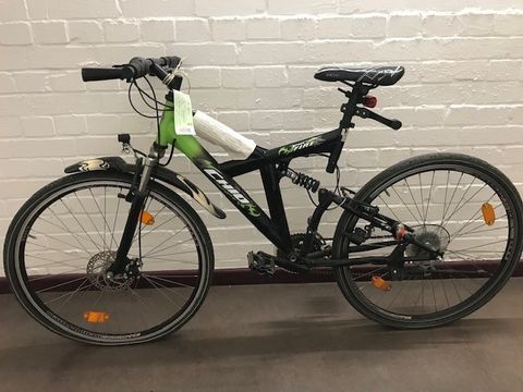 Schwarz-grünes Mountainbike