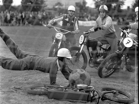 Bildvergrößerung: Motoball, Foto von Wulf Olm