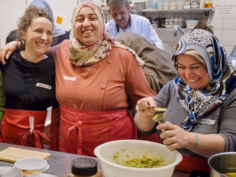 Küchenteam der Sarah Wiener Stiftung