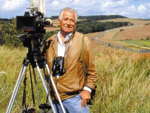 Heinz Sielmann bei Dreharbeiten zu Tiere im Schatten der Grenze