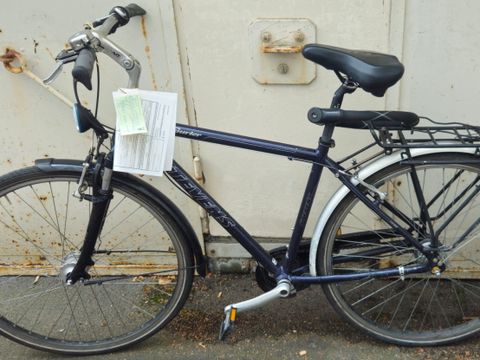 Blaues Herrenfahrrad