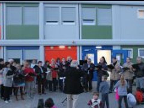 Marzahner Kammerchor gibt Konzert im Flüchtlingsheim