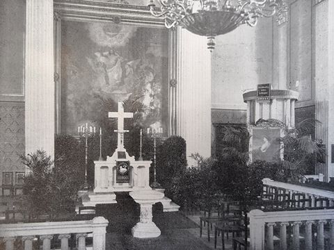 Altar und Kanzel der Luisenkirche