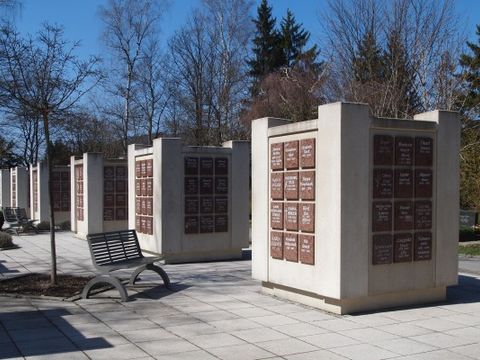 Urnenbestattung in Würfeln auf dem Friedhof in Ebingen