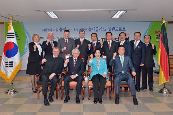 Die Delegationen aus Steglitz-Zehlendorf und aus Seoul-Songpa