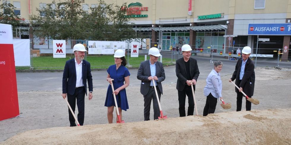 1. Spatenstich für Erweiterungsbau der ASH Berlin - Sebastian Scheel, Prof. Bettina Völter, Michael Müller, Dr. Klaus Lederer, Dagmar Pohle und Bruno Vennes