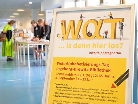 Bildvergrößerung: Veranstaltung zum Welt-Alphabetisierungs-Tag in der Ingeborg-Drewitz-Bibliothek am 03.09.2024