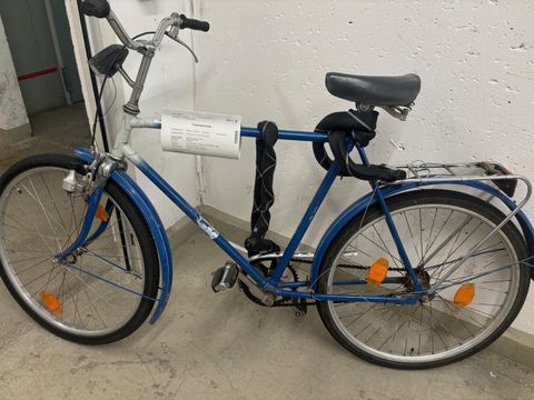 Blaues Herrenfahrrad