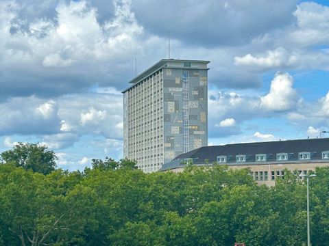 Blick auf auf das Dienstgebäude der Senatsverwaltung für Stadtentwicklung, Bauen und Wohnen