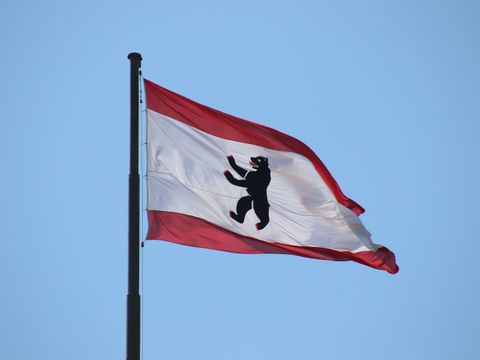 Flagge mit Berliner Bär