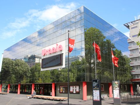 Blick auf das Urania-Gebäude in Berlin