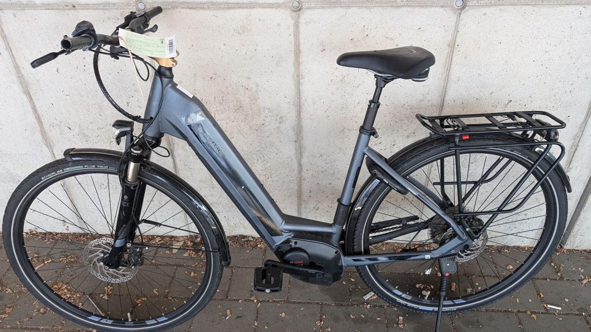 anthrazit farbenes E-Bike