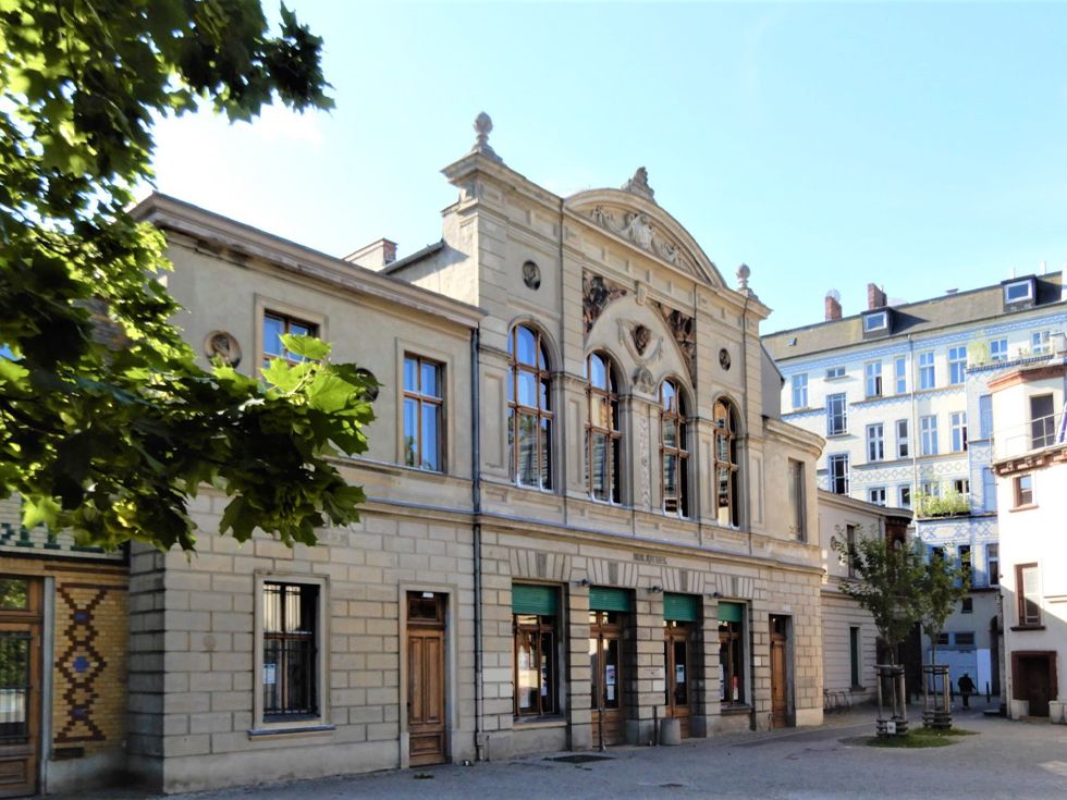 Außenansicht der Bibliothek am Luisenbad