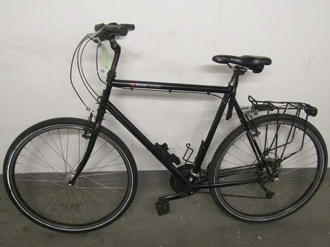 Schwarzes Herrenfahrrad