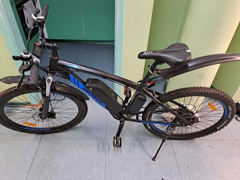 Schwarzes E-Bike