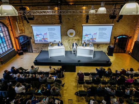 Solarcity Konferenz, Bühne mit Publikum davor