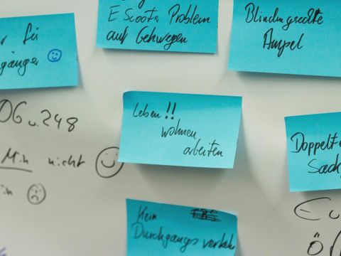 Blaue Post-its: Leben!! Wohnen, arbeiten