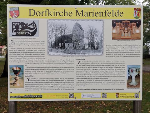 Informationstafel an der Dorfkirche Marienfelde