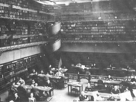 Bibliothek in der EosanderstraÃe