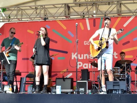 Band auf der Kleinen Bühne beim Kunstfest Schloss Schönhausen