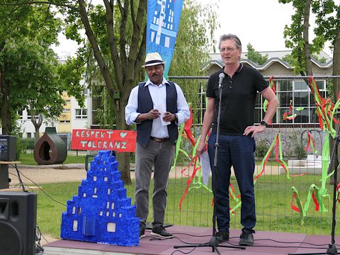 Dr. Shiferaw und Senator Gaebler bei der Feier zur Baufertigstellung am Haus Babylon