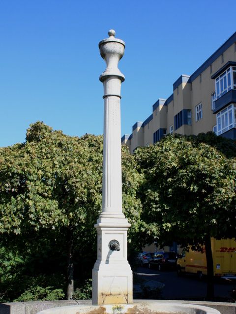 Bildvergrößerung: Marmorbrunnen am Innsbrucker Platz