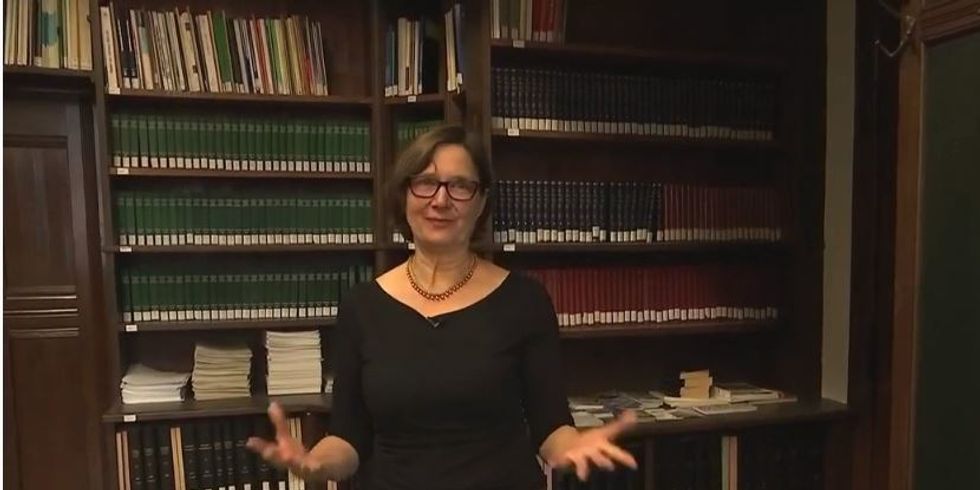 Monika Lübcke, ehemalige Leiterin des VIZ, liest aus dem Roman „Benzin“. 