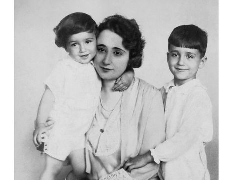 Helene mit ihren Söhnen Mario (rechts) und Claudio (links)
