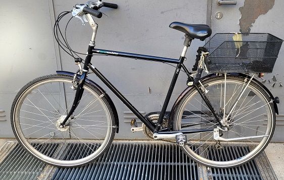 Schwarzes Herrenfahrrad