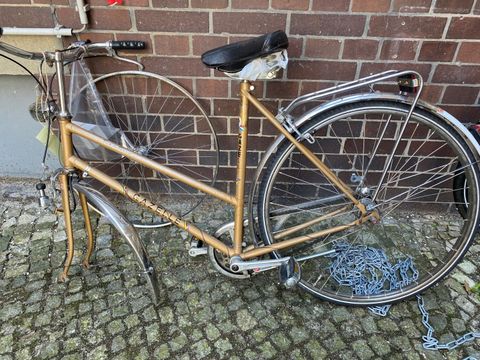 Goldfarbenes Damenfahrrad