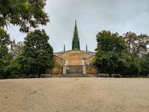 Viktoriadenkmal - im Sockel überwintern regelmäßig Fledermäuse