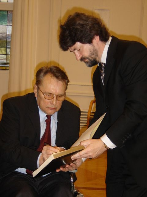 Bildvergrößerung: Bezirksmedaille 2005 Dr Siegfried Schöler