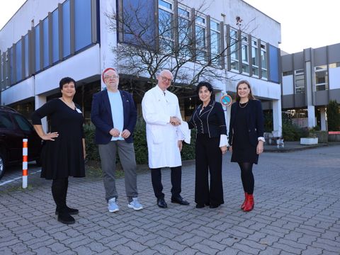 Ab heute wird das mobile Bürgeramt regelmäßig im Vivantes Humboldt-Klinikum seine Dienstleistungen speziell für die Mitarbeitenden des Krankenhauses anbieten. 