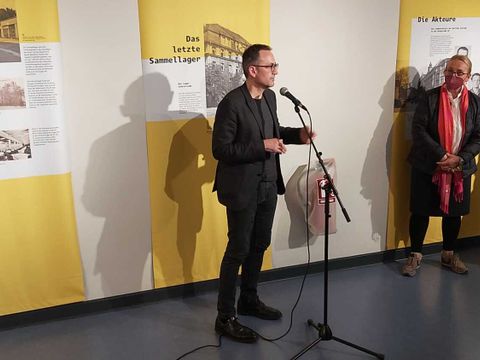Bezirksbürgermeister Stephan von Dassel eröffnet die Ausstellung „Das Rathaus Tiergarten als Täter- und Erinnerungsort“ im ehemaligen Bürgermeisterzimmer des Rathaus Tiergarten