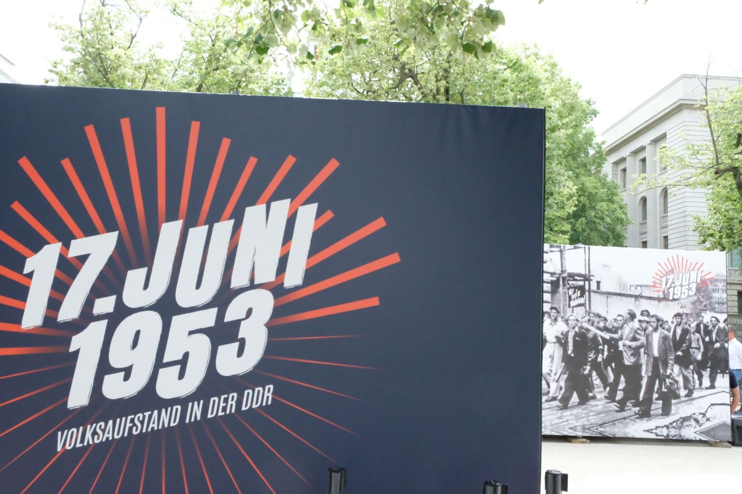 Zentrale Station der Ausstellung "17. Juni 1953 - Volksaufstand in der DDR" in der Straße Unter den Linden