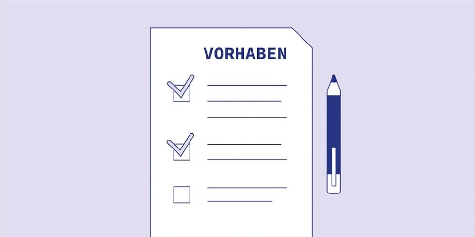 Abbildung: Ein Blatt Papier mit der Überschrift "Vorhaben", darin sind Linien und drei Kästchen mit zwei Haken und daneben liegt ein Stift.