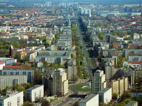 Luftbild auf Strausberger Platz in Richtung Frankfurter tor