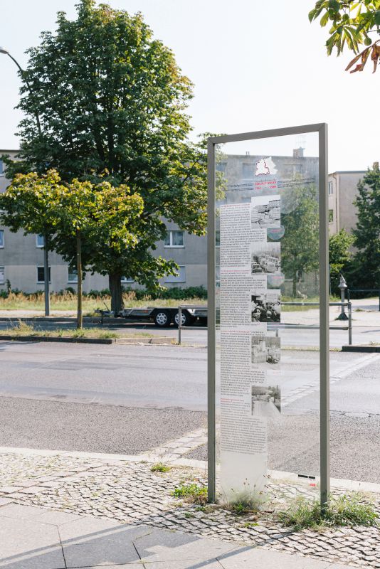 Gedenktafel Ehemalige Grenzübergangsgsstelle Sonnenallee, Geschichtsmeile Berliner Mauer