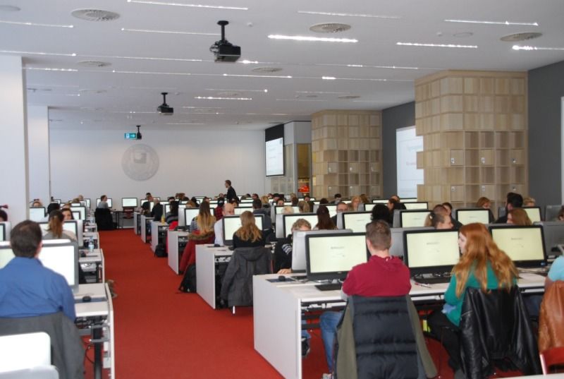 Die Teilnehmenden des Eignungstest im E-Examination Center der FU Berlin.