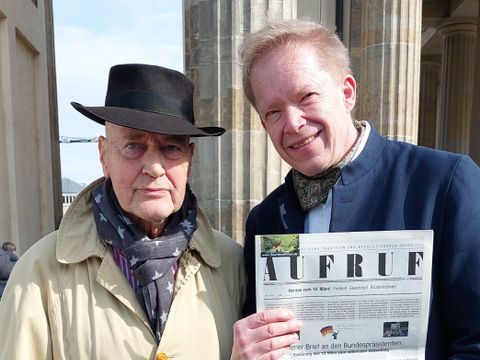 Volker Schröder und Bezirksstadtrat Ephraim Gothe