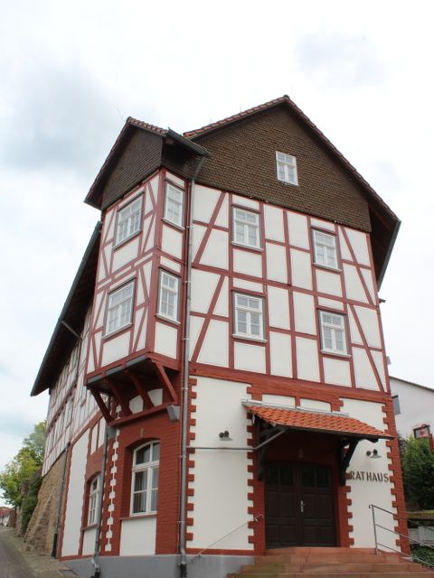 Historisches Fachwerkgebäude im Herzen von Nentershausen: Das Rathaus 