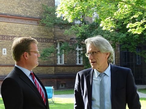 Herr Dr. Kollatz-Ahnen und Herr Wolfgang Schyrocki in der VAk