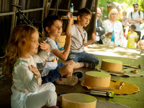 Bildvergrößerung: Mitmachen beim Kinder-Trommelworkshop