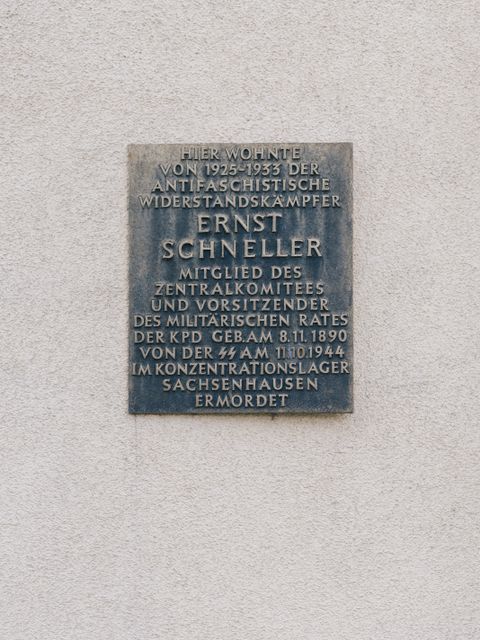 Bildvergrößerung: Gedenktafel für Ernst Schneller