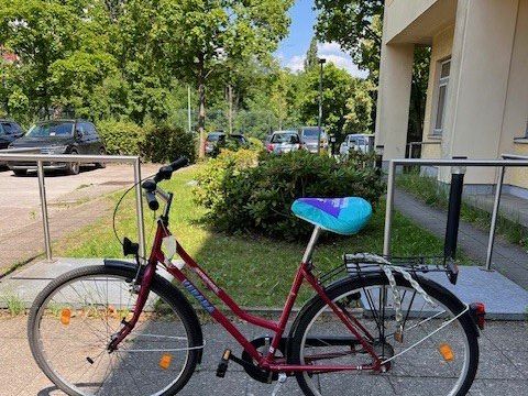 Rotes Damenfahrrad